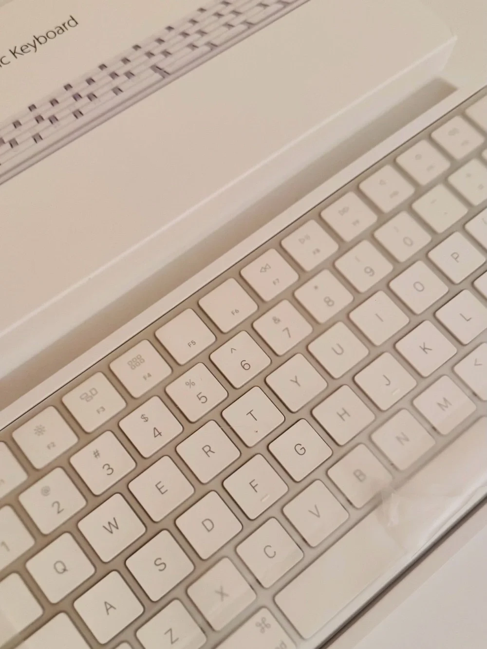 Apple Magic Keyboard, White, MacBook Compatible - Picture 11 of 12